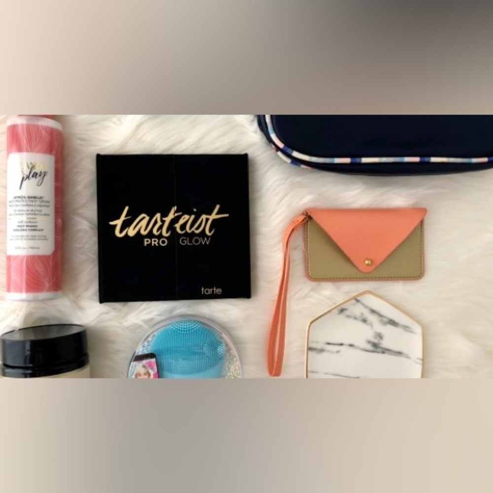 Card Wallet, Minor History Postscript Wallet, FabFitFun - Picture 5 of 5